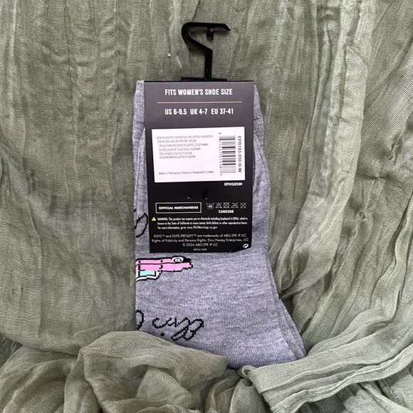 Elvis Presley Crew Socks NWT - Picture 2 of 2